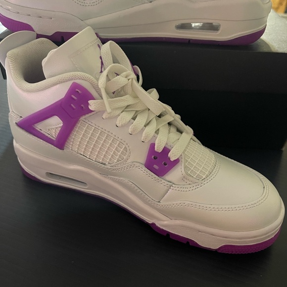 Air Jordan 4 Retro White/Hyper Violet Size 6YStyle :...